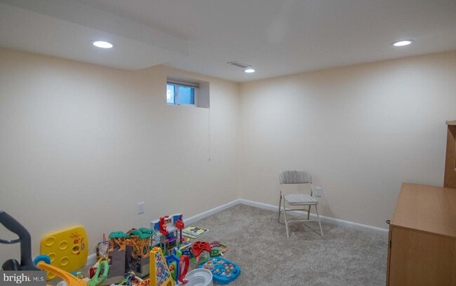 Building Photo - 2205 Parker Ave