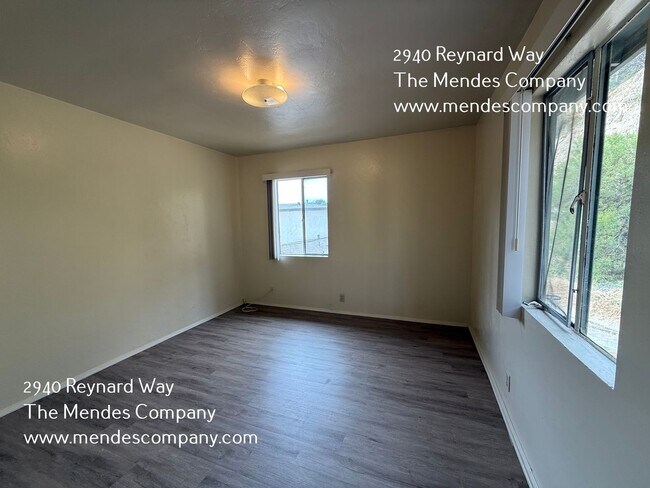 Building Photo - Duplex on Reynard