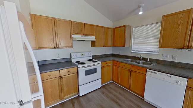 Building Photo - 4240 Sunglow Dr