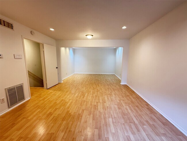 Building Photo - 2601 S Braeswood Blvd