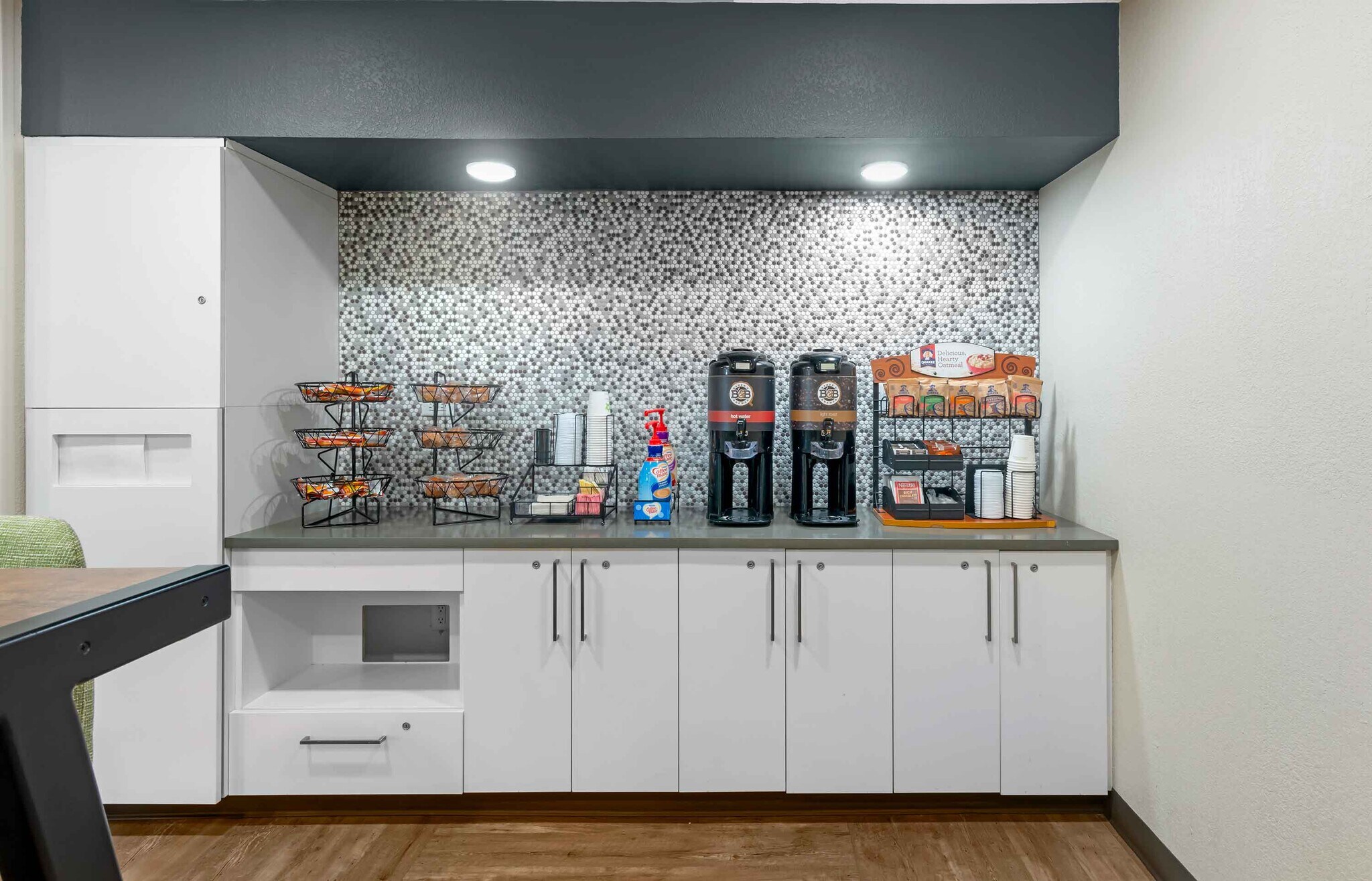 Building Photo - Furnished Studio-Miami - Airport - Blue Lagoon