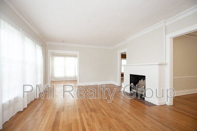Building Photo - 2129 Coventry Rd