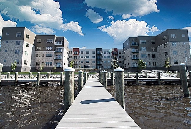 Building Photo - Anthem Luxury Living