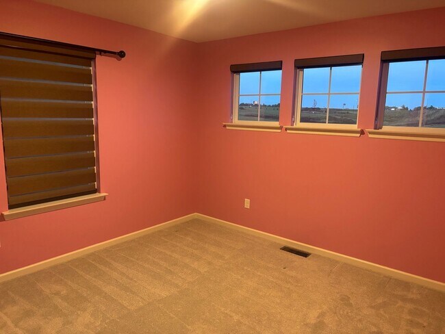 Building Photo - 708 Alban Aly