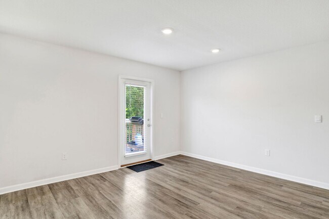 Building Photo - Beautiful 2023 Build Home, available now f...