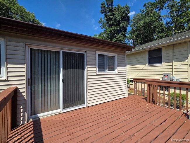 Building Photo - 6316 Oakdale Dr