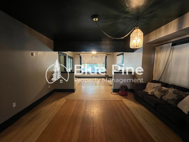 Building Photo - 542 K St