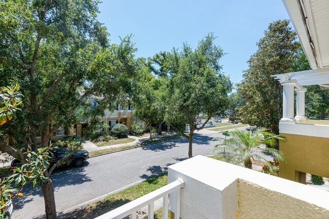 Building Photo - 7569 Tamarind Ave