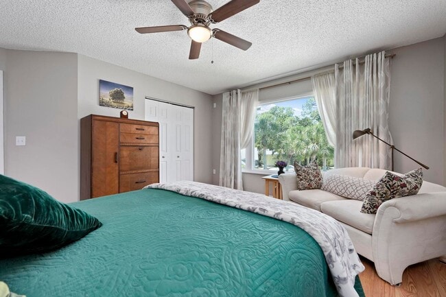 Building Photo - ** STUNNING 4 BEDROOM 2 FULL BATH/ 2 HALF BATH HOME WITH A PRIVATE POOL LOCATED JUST MINUTES FROM...