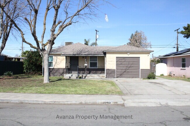 Building Photo - Fresno Mayfair District - 3 Bedroom Home  1 Year Lease