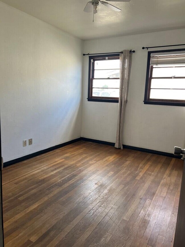 Building Photo - 1110 E 42nd St