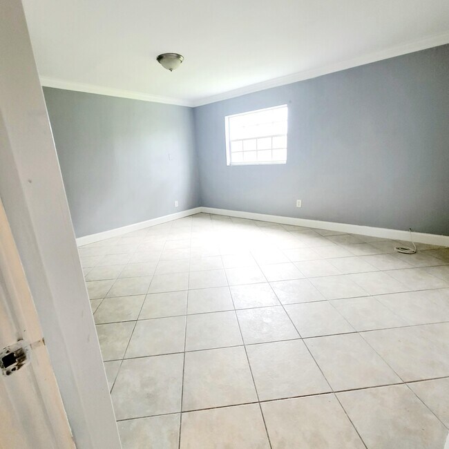 Building Photo - 2021 NW 64th Ave
