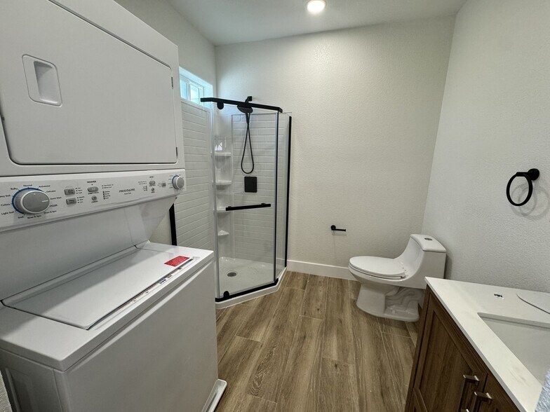 Building Photo - 1249 Center Ave