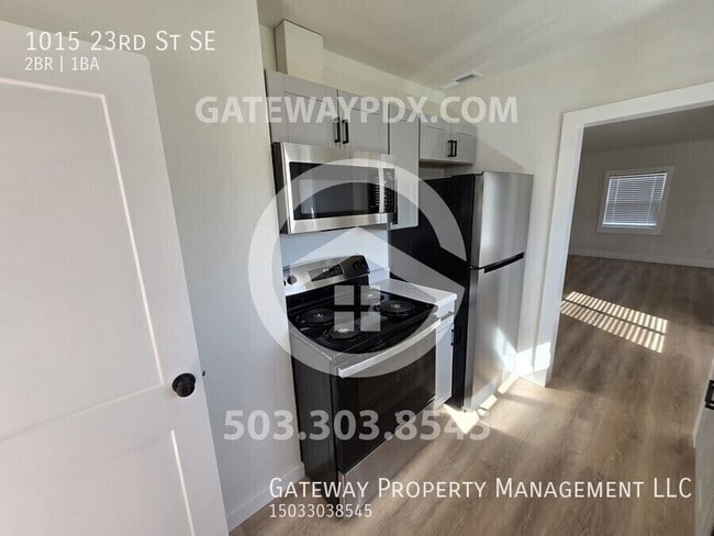 Building Photo - 1015 23rd St SE