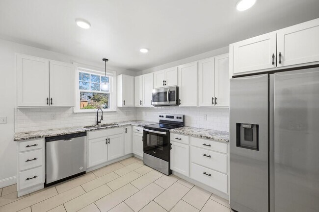 Building Photo - 417 S Huron Ave