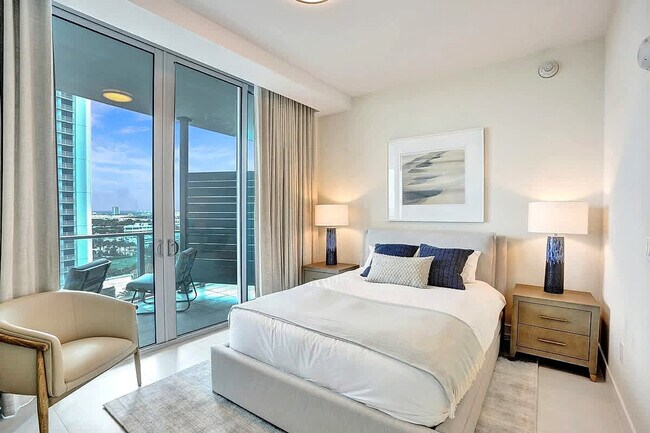 Building Photo - 3100 N Ocean Dr