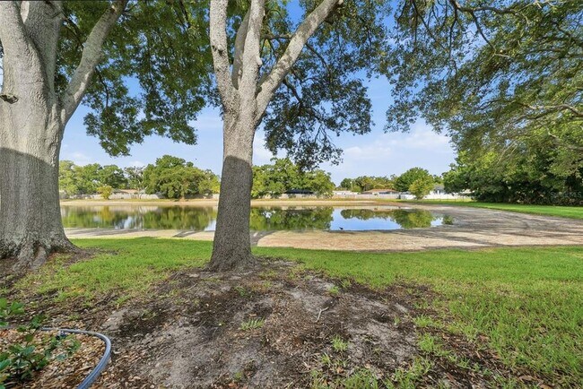 Building Photo - 3821 N Oak Dr