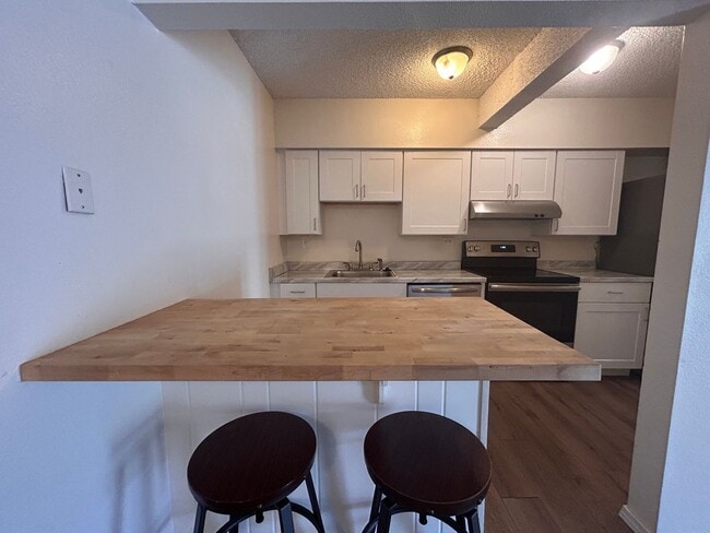 Building Photo - 4601 S Lowell Blvd