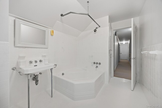 Building Photo - 98 Brookby Rd