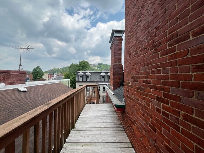 Building Photo - 200 W North Ave