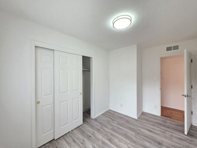 Building Photo - 1504 Escondida Ct