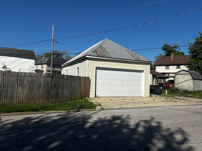 Building Photo - 845 Lake Ave