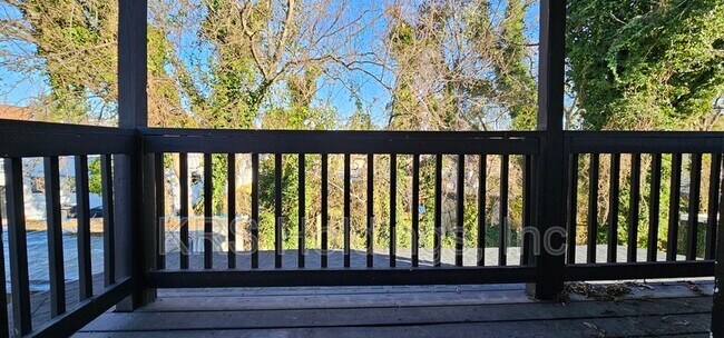 Building Photo - 918 Watson St