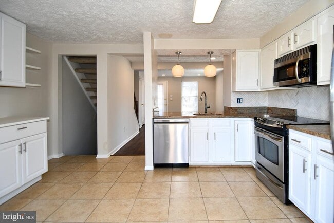 Building Photo - 1648 Fieldthorn Dr