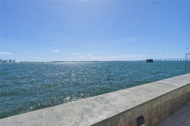 Building Photo - 1155 Brickell Bay Dr