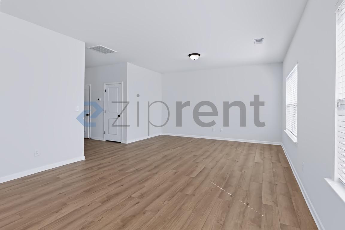 Building Photo - Unit