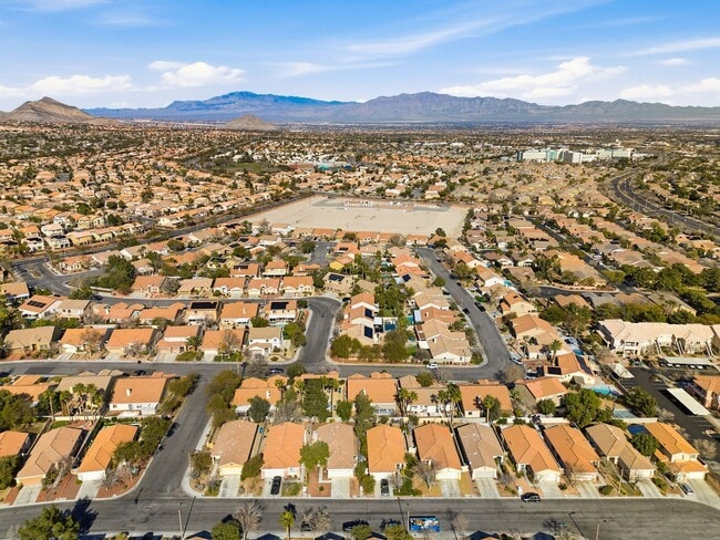 Building Photo - SUMMERLIN NORTH!!! SINGLE STORY!!! LARGE YARD!!! RECENTLY RENOVATED!!! NEW CARPET!!! NEAR DOWNTOW...