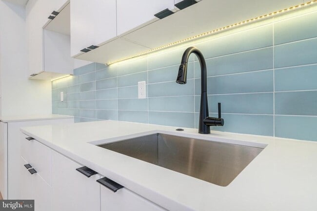 Building Photo - 2721 N Howard St