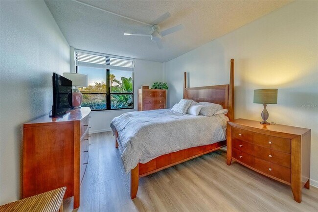 Building Photo - 400 Island Way