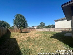 Building Photo - 2221 Lakeline Dr
