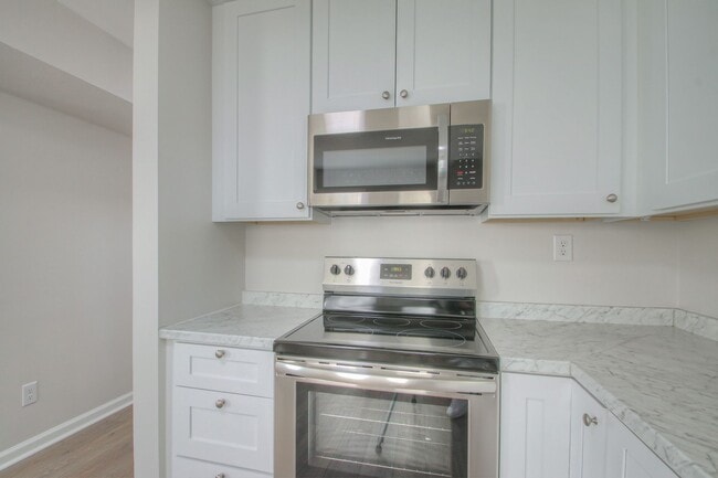 Building Photo - Great Remodeled 2BR Condo