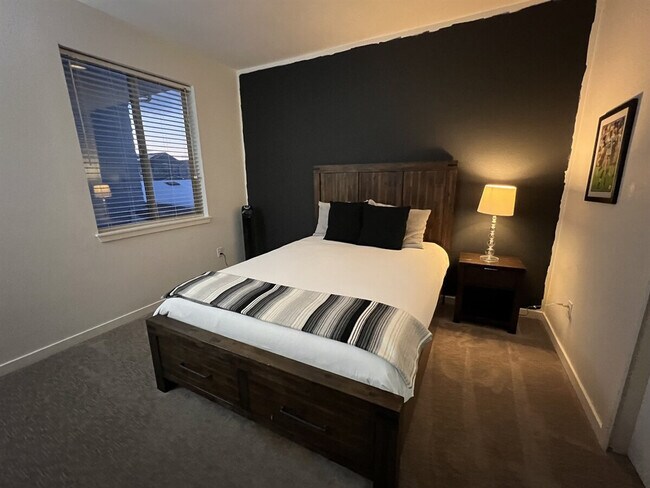 Building Photo - 15557 W 95th Ave