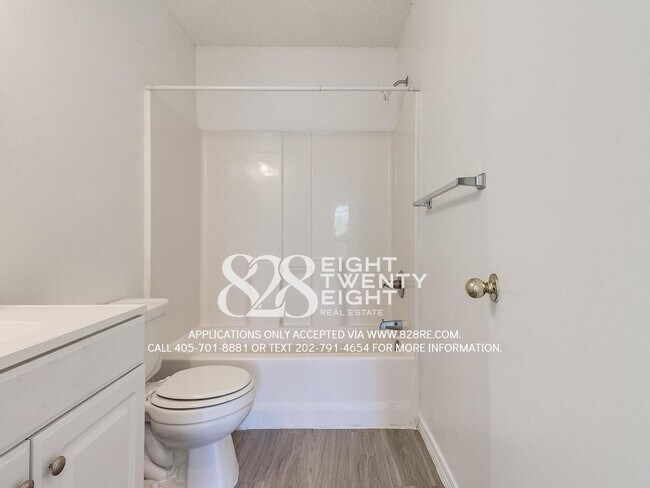 Building Photo - AVAILABLE NOW! 2 bed/1 bath Apartment at W...