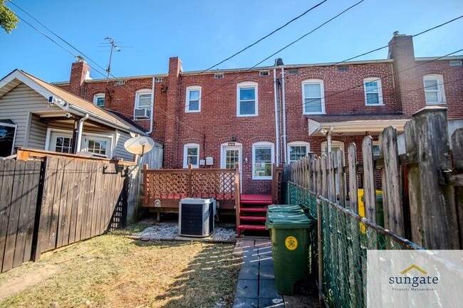 Building Photo - 5318 Patrick Henry Dr