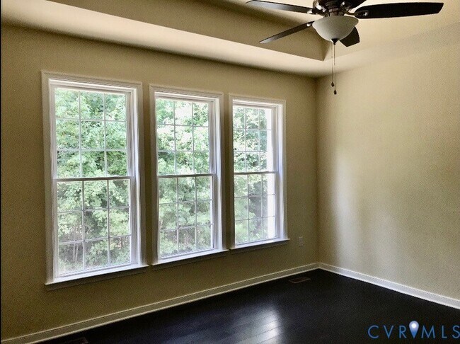Building Photo - 1601 Southcreek Dr