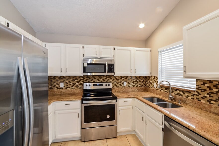 Building Photo - 201 Whiterapids Ct