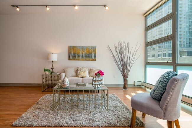 Building Photo - Beautiful 1 Bed 1 Bath in Denny Triangle