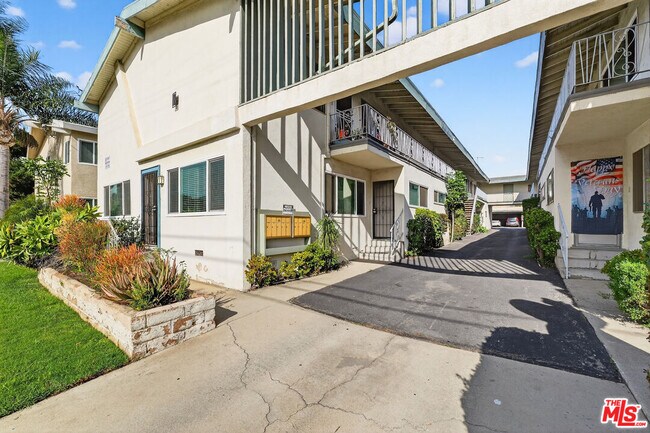 Building Photo - 425 W Regent St