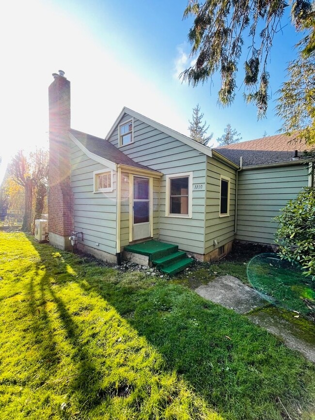 Building Photo - 1100 32nd St