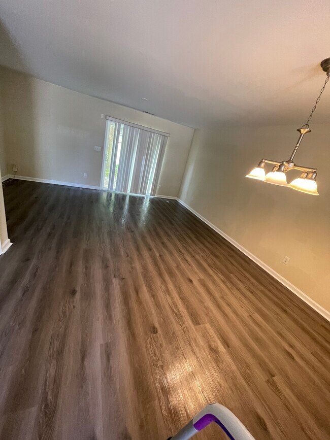 Building Photo - 905 Savin Landing