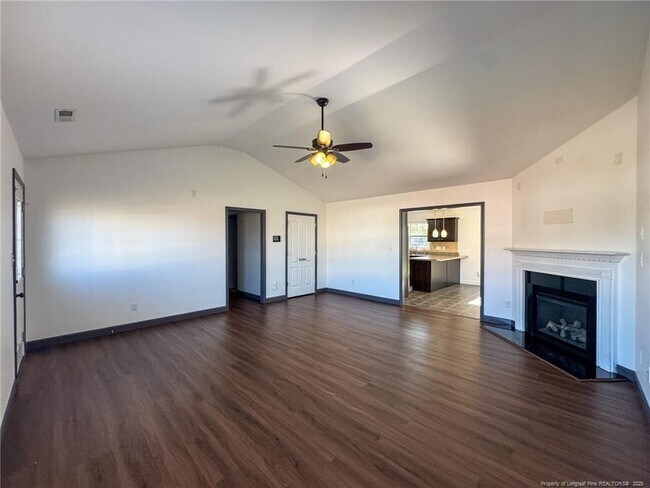 Building Photo - 142 Crestwood Ln