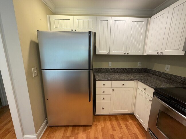 Building Photo - 1615 Elmwood Ct