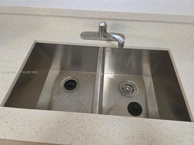 Building Photo - 8100 Geneva Ct