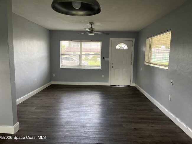 Building Photo - 914 Westwood Dr