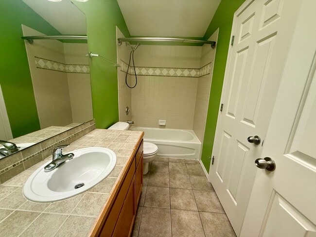 Building Photo - Greenlake Townhome