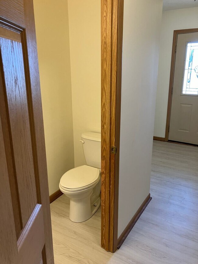 Building Photo - Updated 2 Bedroom (1084 sq ft), 1.5 Baths, and 1-Car Attached Garage in Troy, Ohio!